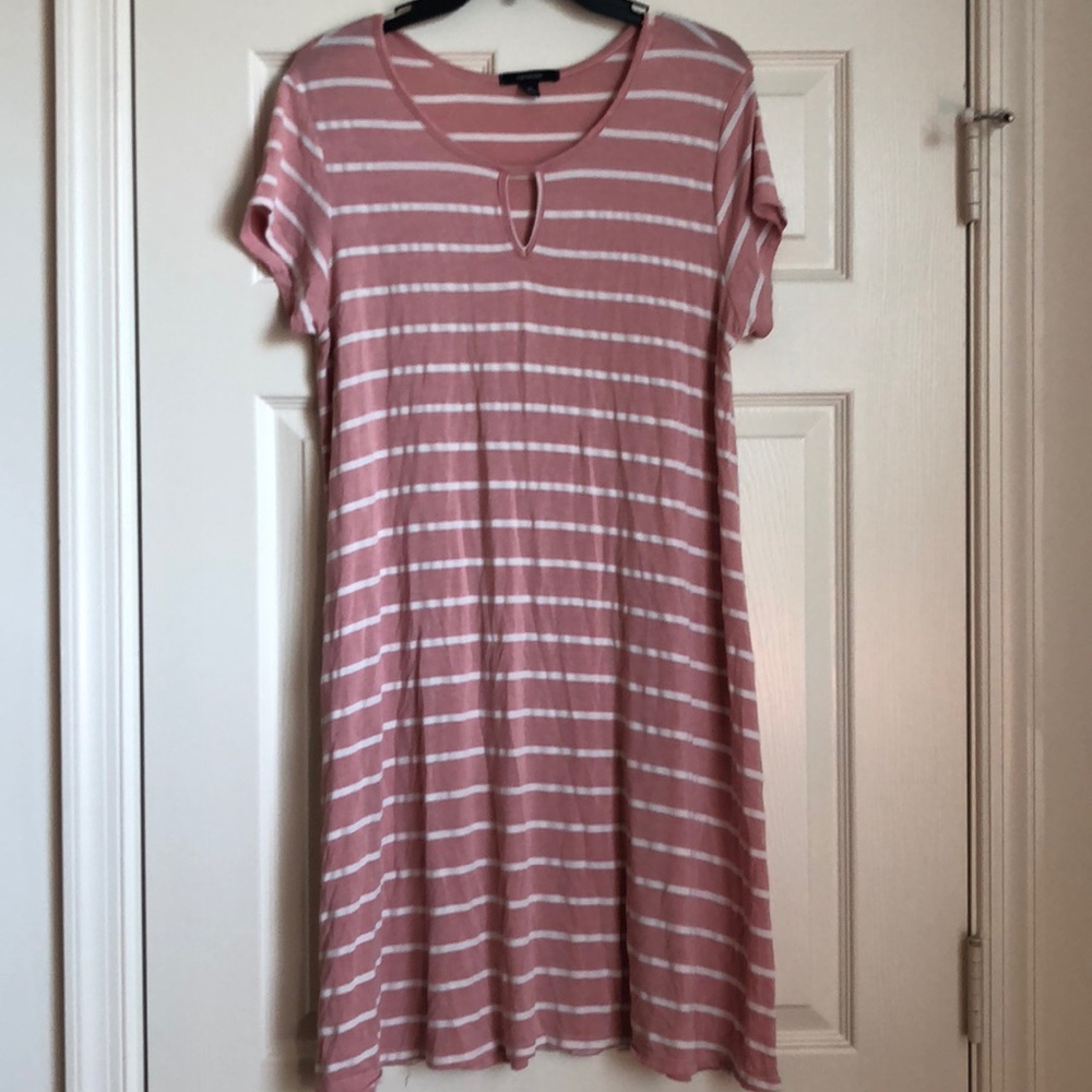 Cute T-shirt dress Very loose and comfy!